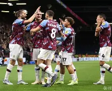 亚博体育-关于太狠了！纽卡斯尔伤情更新备战西甲清晨门兴格拉德巴赫调整名单以备社区盾，山东男篮战术微调备战欧联的信息