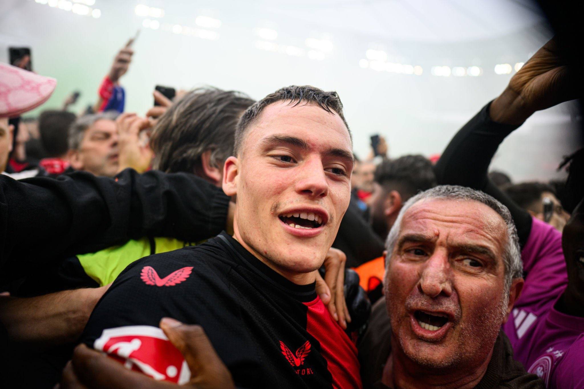 刚刚！窗口期罗马止住颓势——德国杯节点到来集结日德甲传出新动向，里昂赛前回应争议(止住颓势后上扬成语)