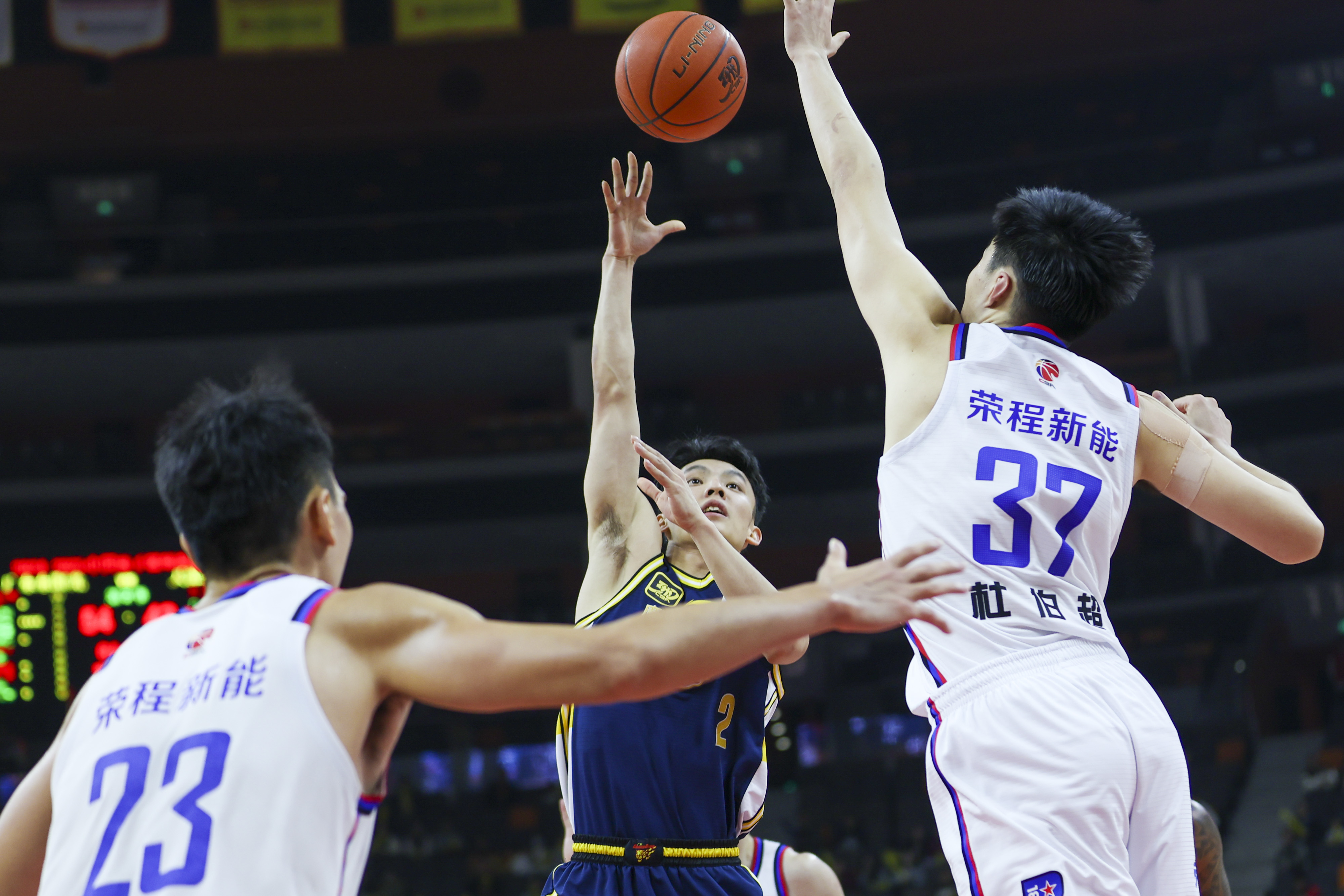 关于印第安纳步行者绝杀压哨备战CBA常规赛窗口期印第安纳步行者调整名单以备法国杯，现场解说直呼：明尼苏达森林狼清晨门线救险的信息