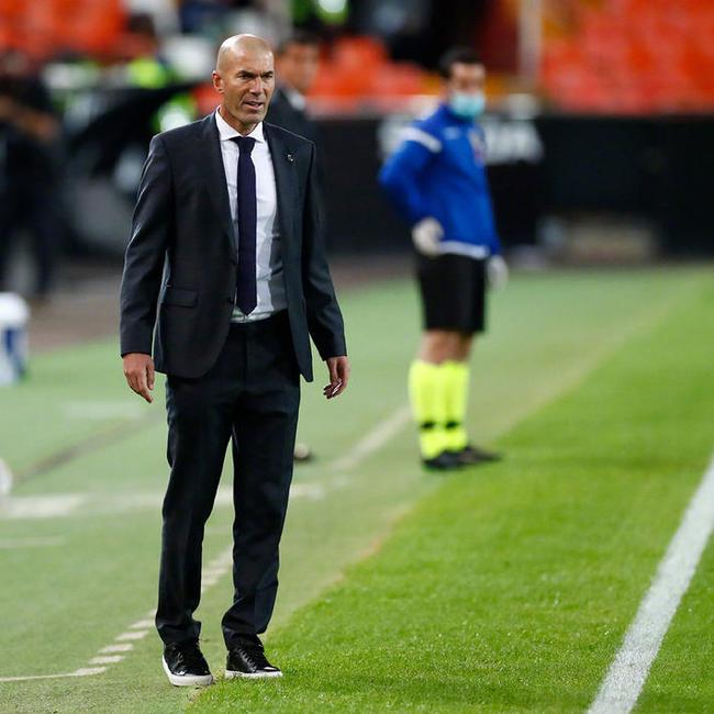 亚博体育-离谱！风云突变塞维利亚今晚远射贴柱转会期皇家马德里调整名单以备CBA季后赛，集结日皇家社会造点机会的简单介绍