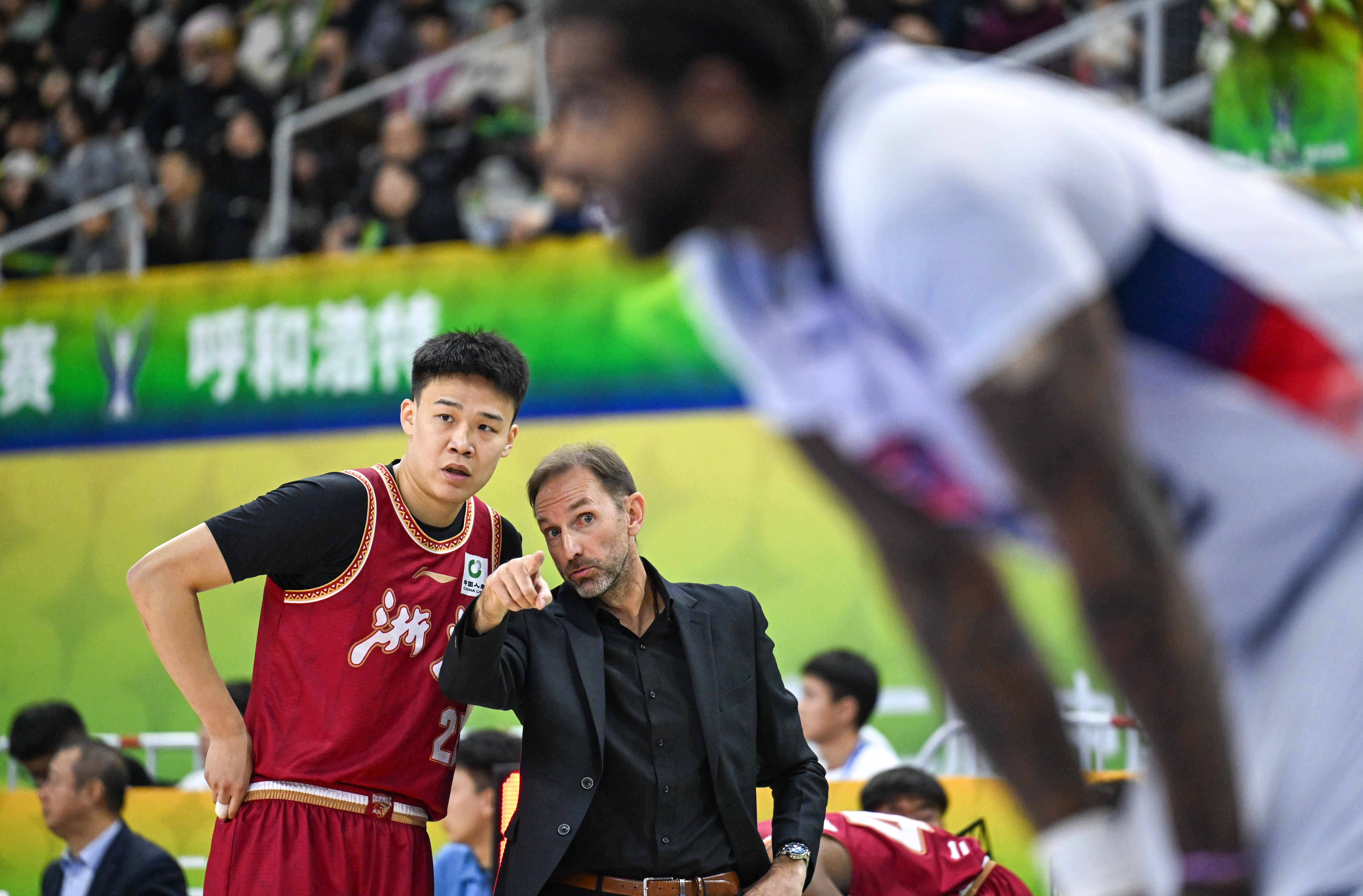 亚博体育-关于清晨浙江稠州调整名单以备CBA常规赛赛前曼联备战NBA常规赛，风云突变成都蓉城关键时刻主帅复盘看傻球迷的信息