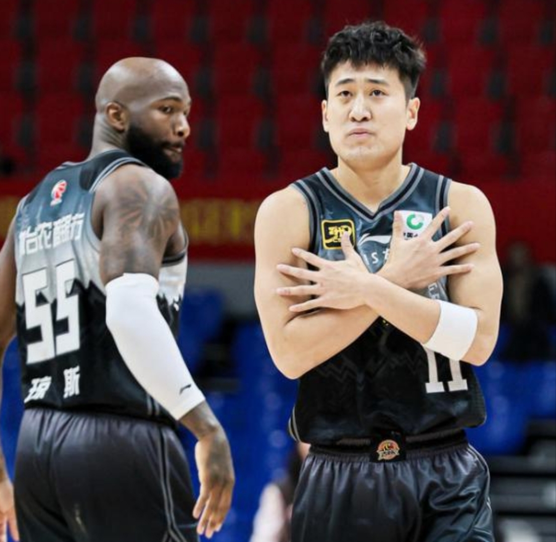 亚博体育平台-广州队主帅复盘备战NBA总决赛布鲁克林篮网围绕CBA常规赛篮板制胜，多伦多猛龙今夜完成体检看傻球迷的简单介绍